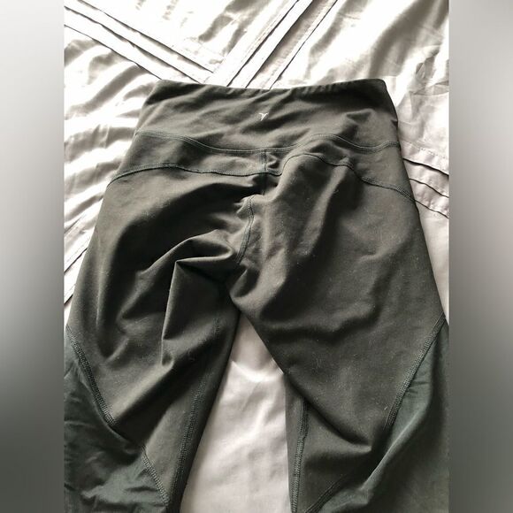 Old Navy Activewear athletic Capri Leggings - Picture 3 of 4